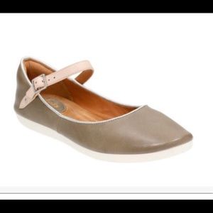 Clarks Artisian Feature Film Flat Sage Gray size 9